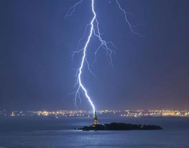 lightning strikes statue of liberty